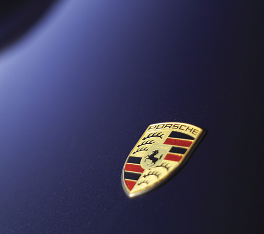 Flat Pass assureur spécialiste Porsche></a></p>
                <h4><strong>Flat-Pass</strong></h4>
                <p><strong>Assurez votre Porsche au prix d’une voiture classique !</strong><br>
                    Porschiste passionné, Philippe Croiseau a créé Flat-Pass pour offrir à tous ceux qui partagent la
                    même passion, une gamme de garanties dédiée aux Porsche, quel que soit le modèle ou le millésime. Le
                    service proposé est à la mesure de votre passion Porsche : personnalisé.</p>
                <p><a href=